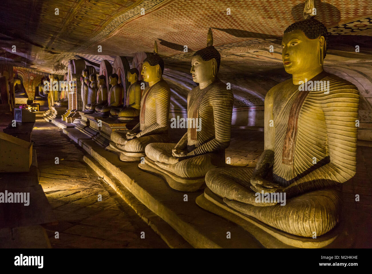 Grotta del grande Re, Tempio d'Oro di Dambulla, Sri Lanka. Luglio 2017 Foto Stock