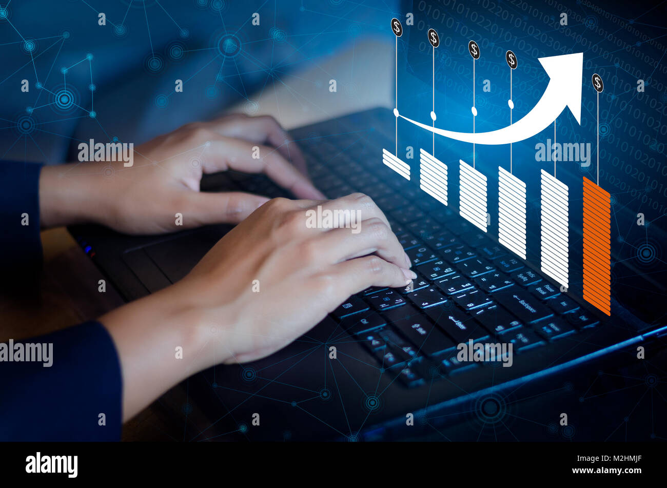 Mano tastiera stampa Grafico azionario processo di ricerca.business Team di lavoro Startup ufficio moderno man digitando una tastiera portatile strategia globale virtual Ico Foto Stock