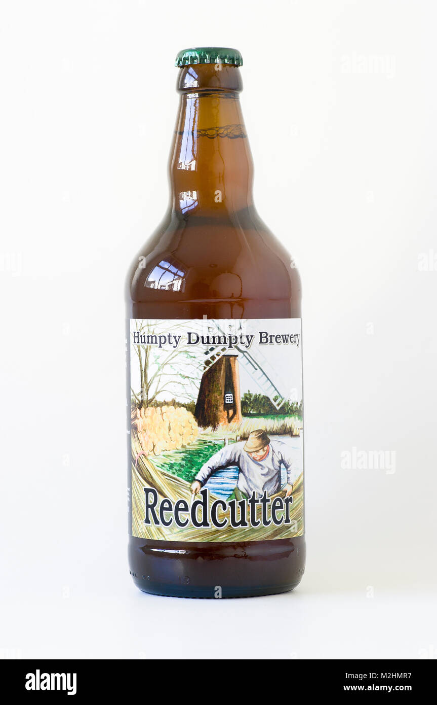 REEDCUTTER real ale raffigura un East Anglian attività agricola e utilizzati da Humpty Dumpty Brewery su uno dei loro prodotti di nicchia a Norfolk, Inghilterra Foto Stock