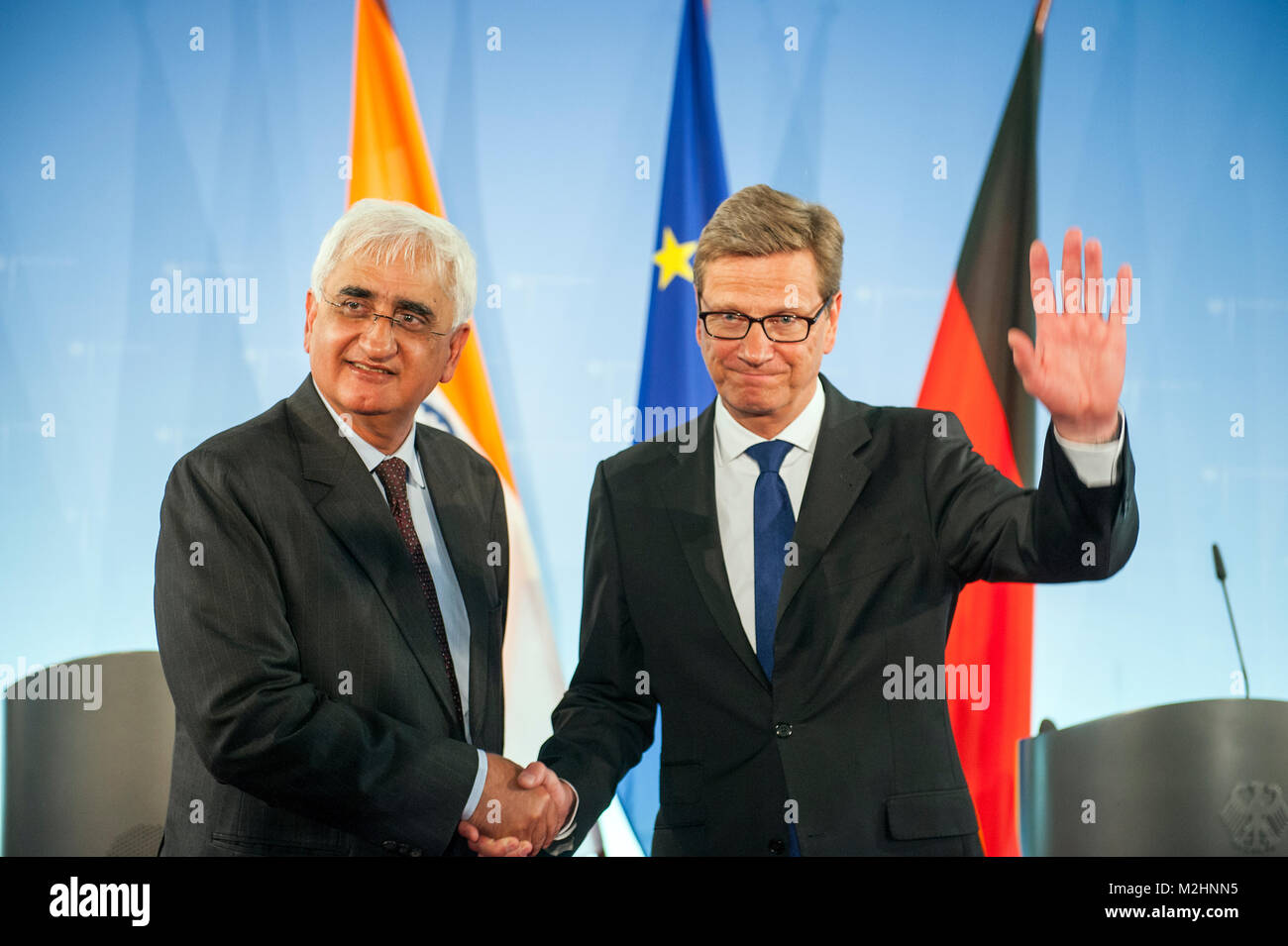 Incontro bilaterale tra il Ministro degli esteri tedesco Guido Westerwelle e il suo omologo indiano Salman Khurshid. Foto Stock