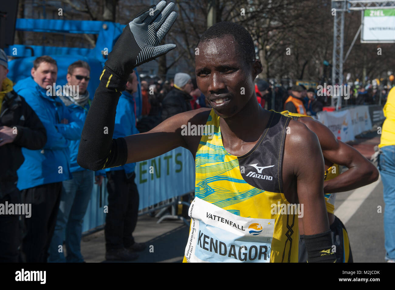 Berlin Half Marathon 2013 con la vittoria nella categoria dei keniani uomo, Jacob Kendagor 59:11 minuti . Foto Stock