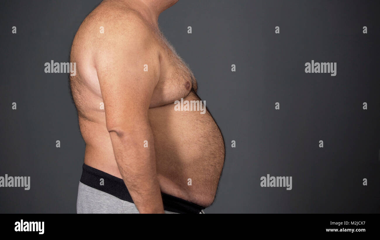 Uomo malsano con grasso di pancia, malsana dipendenza alimentare risultato, problemi di salute, stock footage Foto Stock