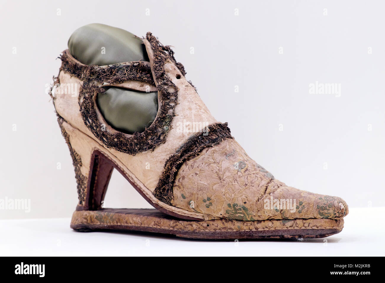 Slap-scarpe con suola, Musée International de la Chaussure / International Shoe Museum, Romans-sur-Isère, Drôme, Francia Foto Stock