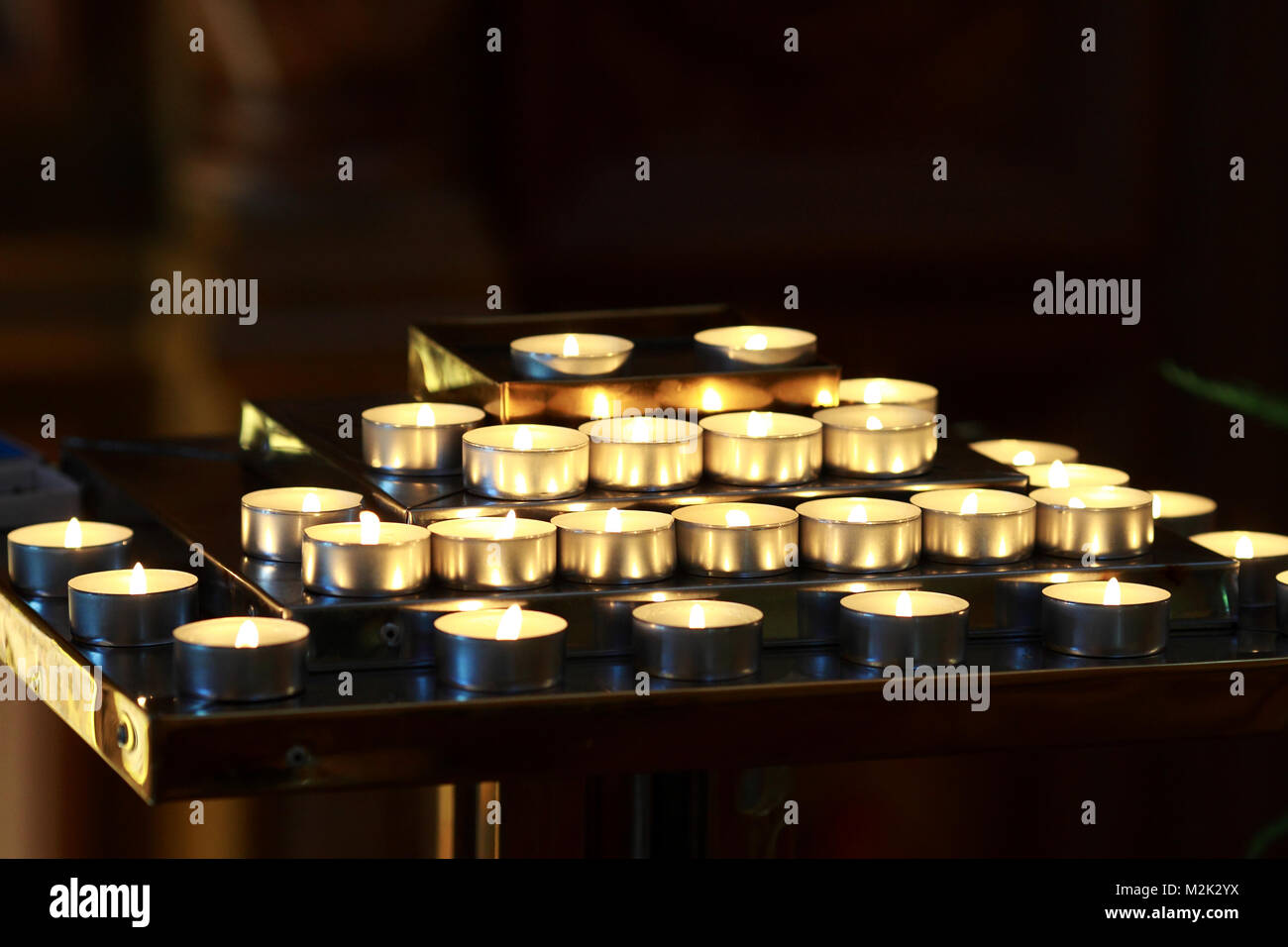 Ceri sullo sfondo bokeh di fondo. Candela leggerezza Foto Stock