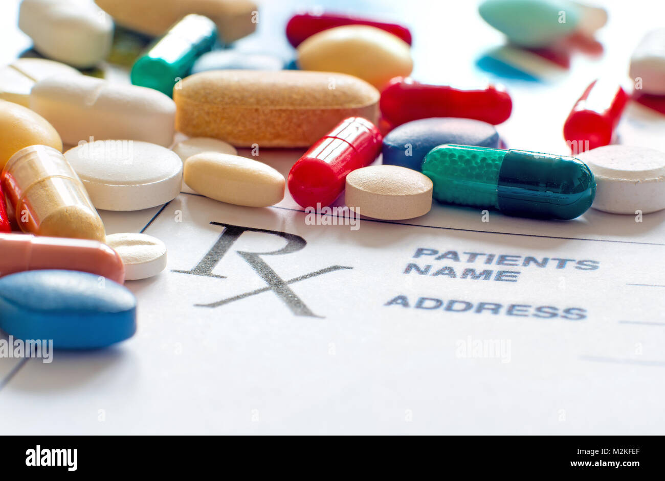 Close up foto di prescrizione pillole con carta di prescrizione Foto Stock