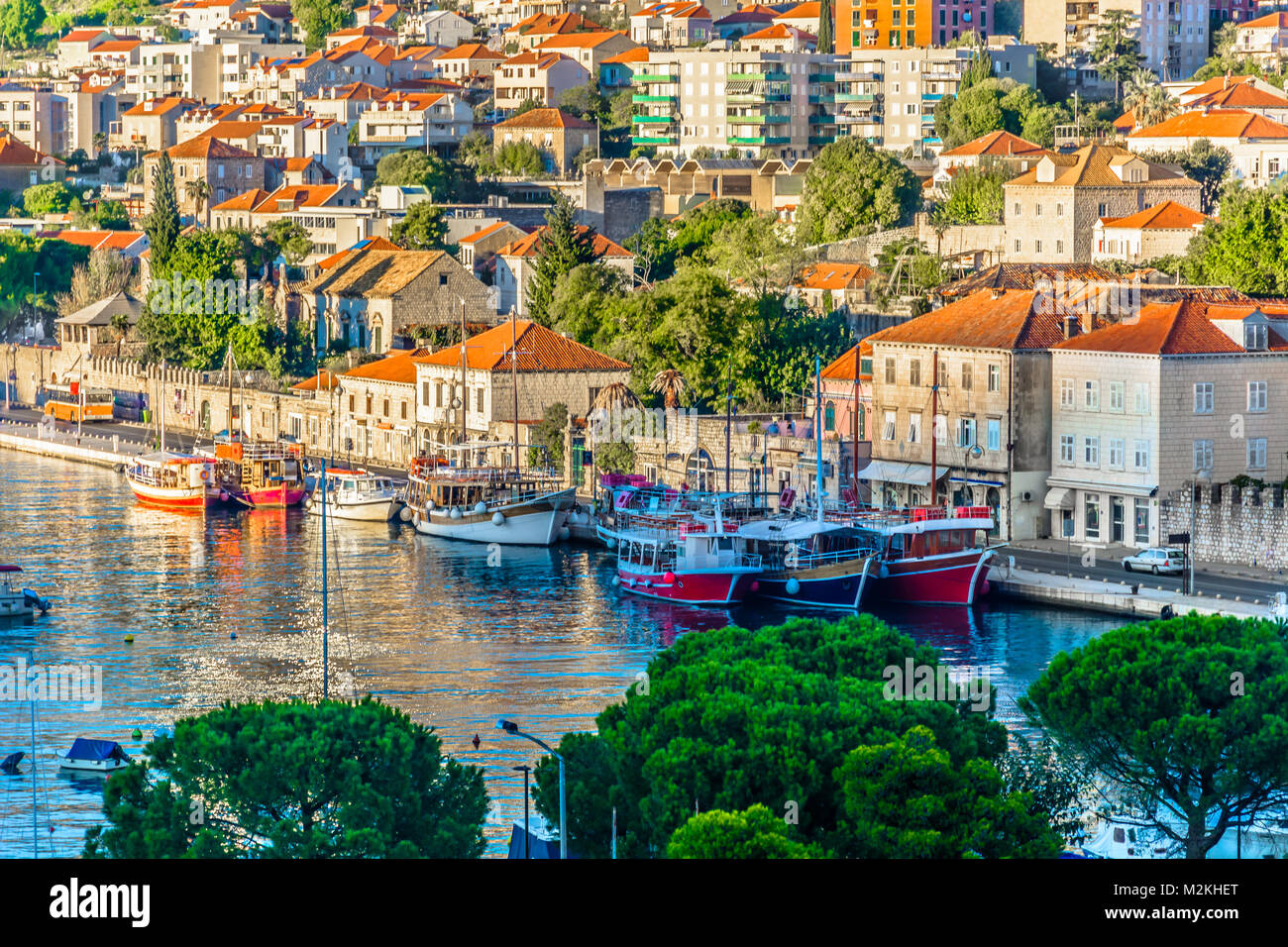 Vista aerea a Dubrovnik città costiera nel sud della Croazia, Europa mediterranea. Foto Stock
