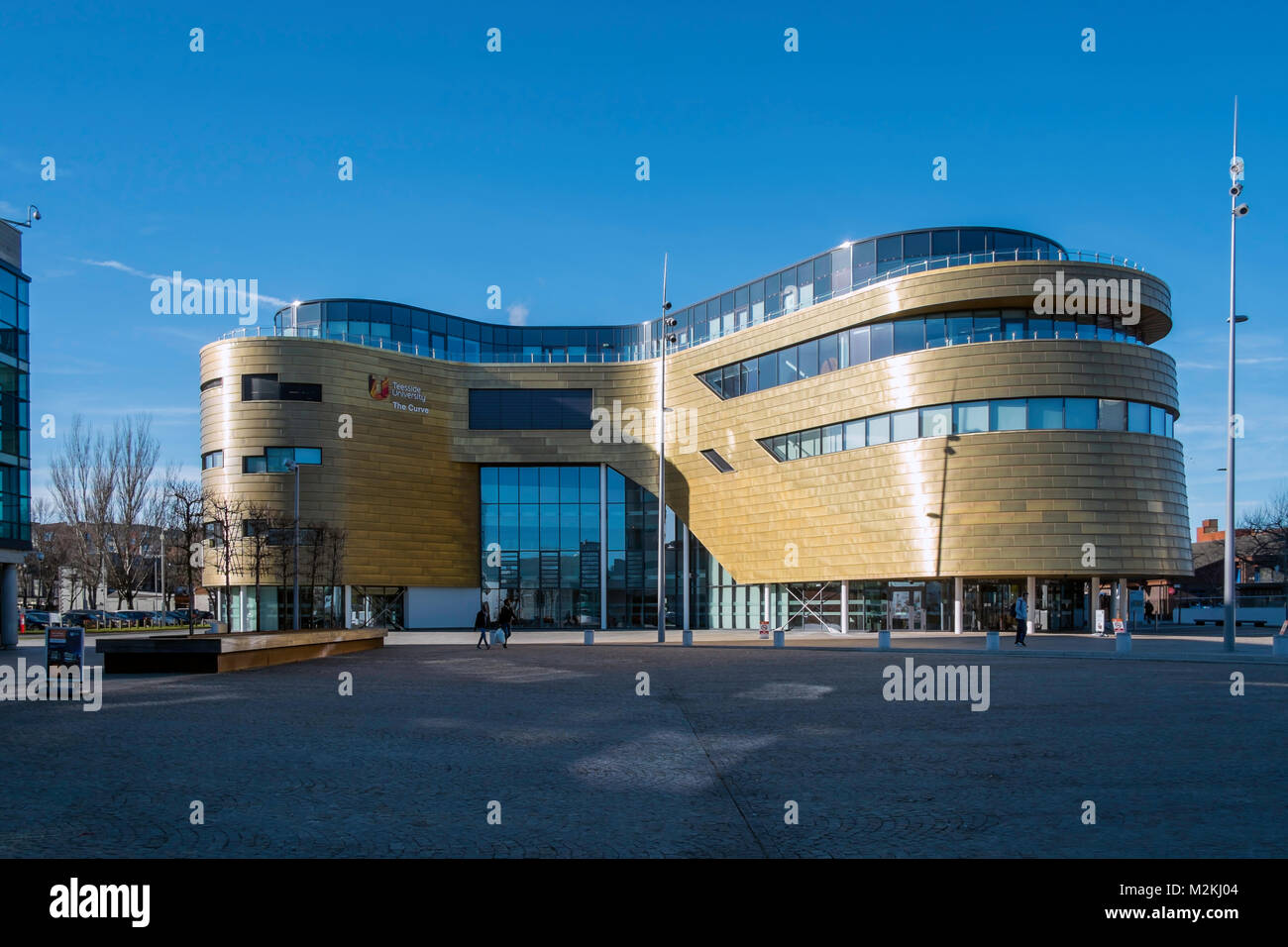La curva di una modernissima struttura di apprendimento a Teeside Università aperta nei primi mesi del 2016 Foto Stock