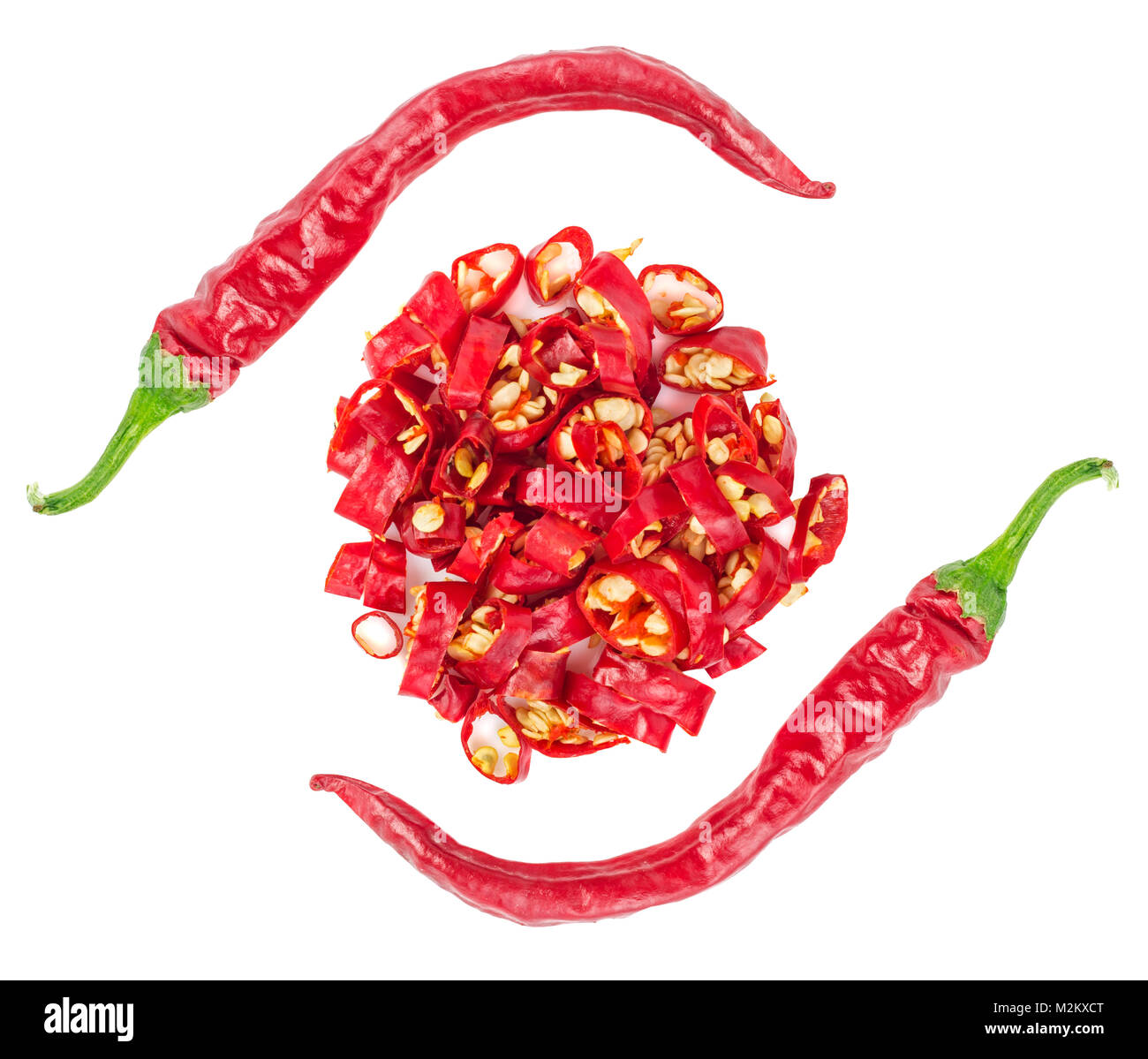 Hot peperoncino rosso tritato isolato su sfondo bianco. Foto Stock
