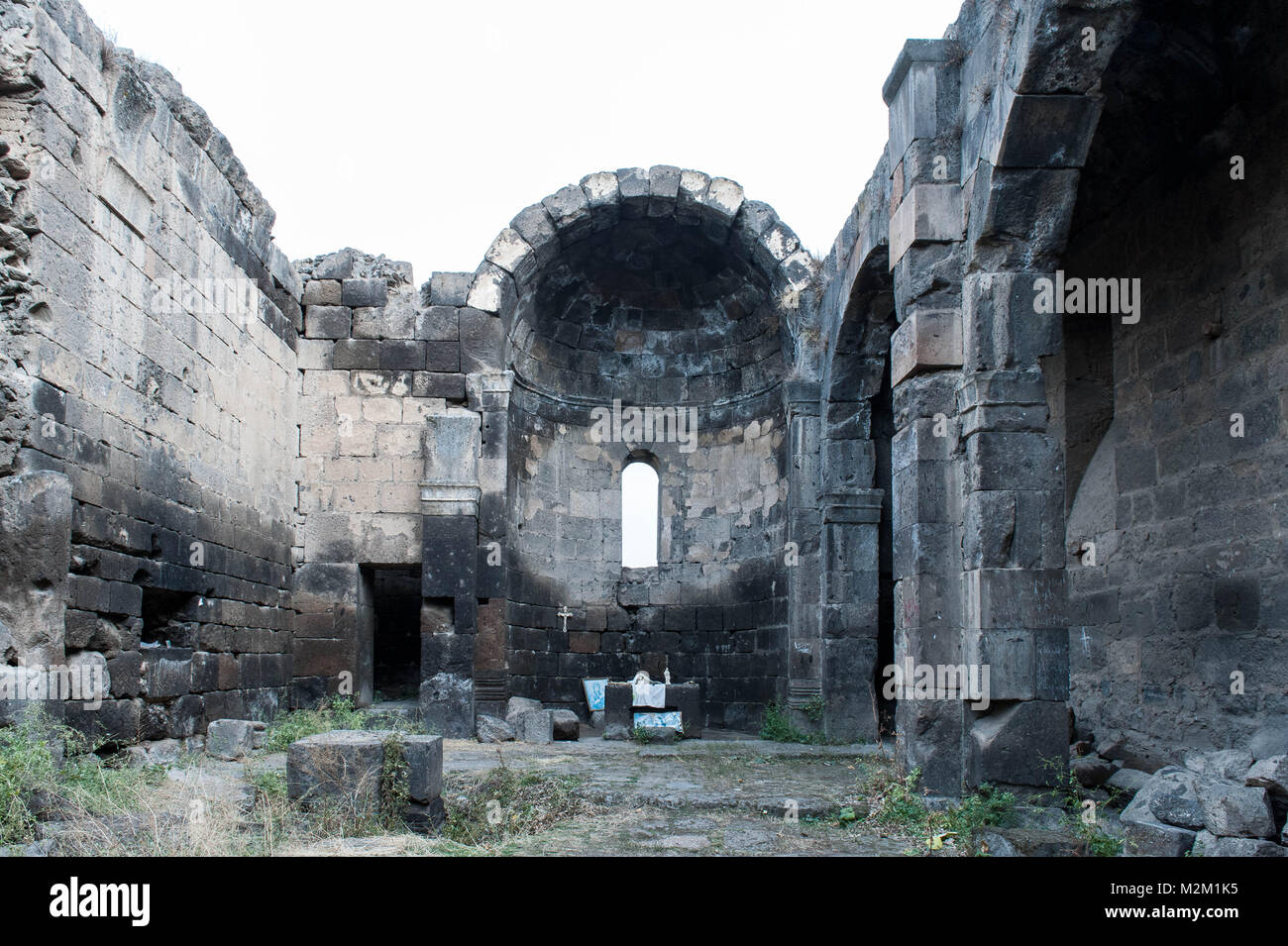 Il monastero di complessi di Hovhannavank e Saghmosavank sono situate nei villaggi con lo stesso nome del quartiere Ashtarak in Armenia. Foto Stock