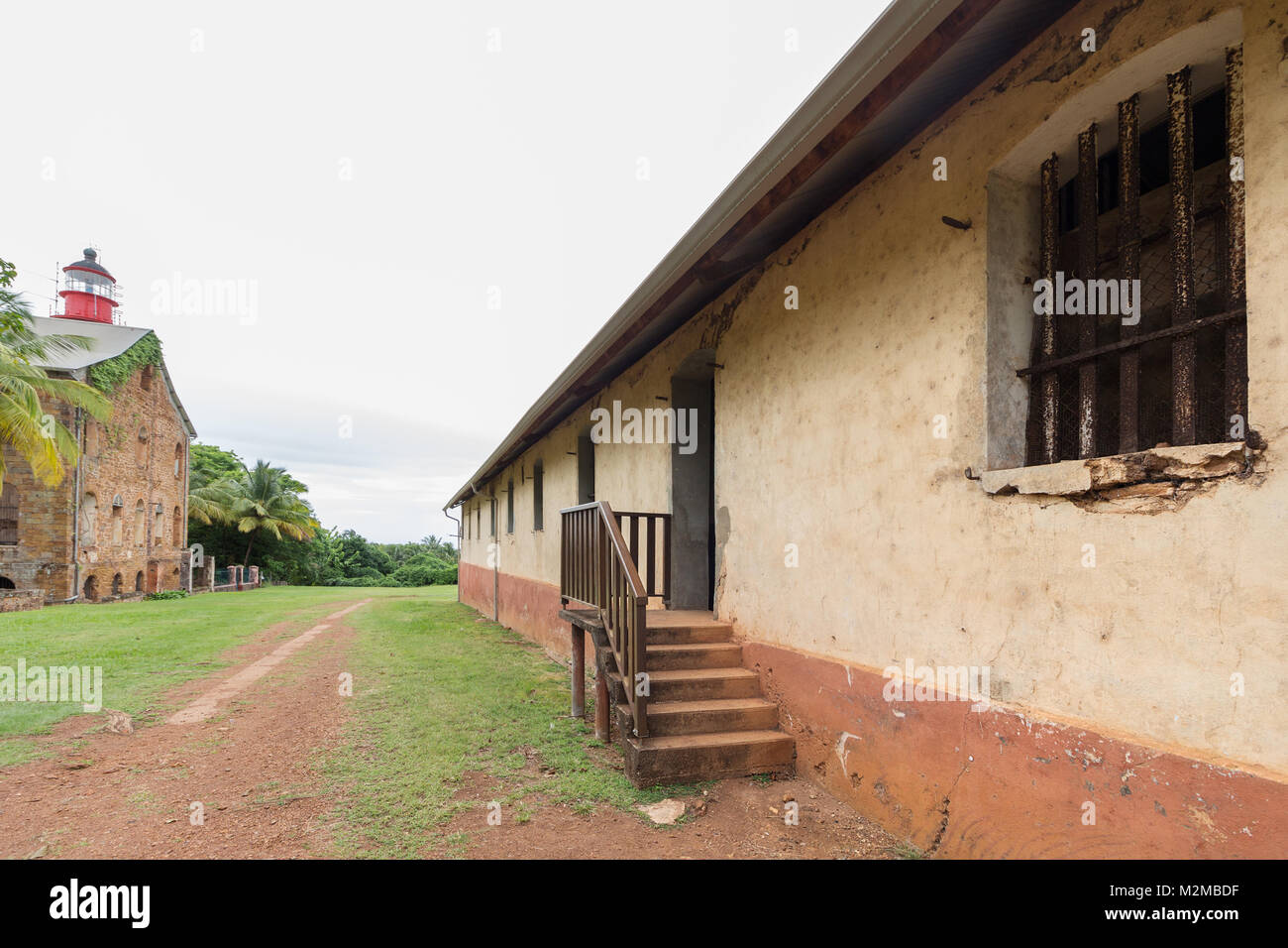 Rovine della ex colonia penale presso Ile Royale, una delle isole di Iles du Salut (isole di salvezza) in Guiana francese. Foto Stock