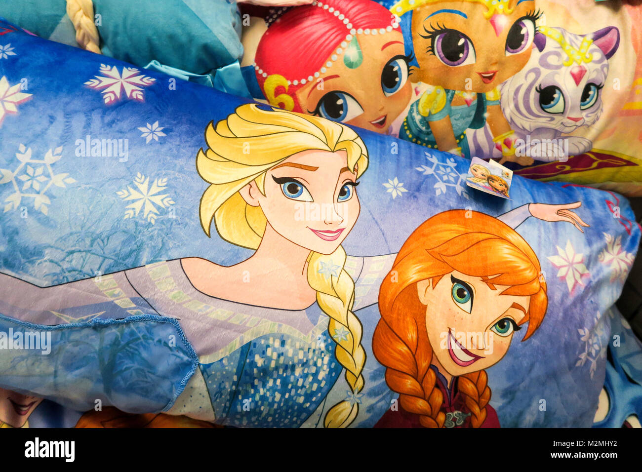 Disney's 'Frozen' cuscini a Kmart, NYC, STATI UNITI D'AMERICA Foto Stock