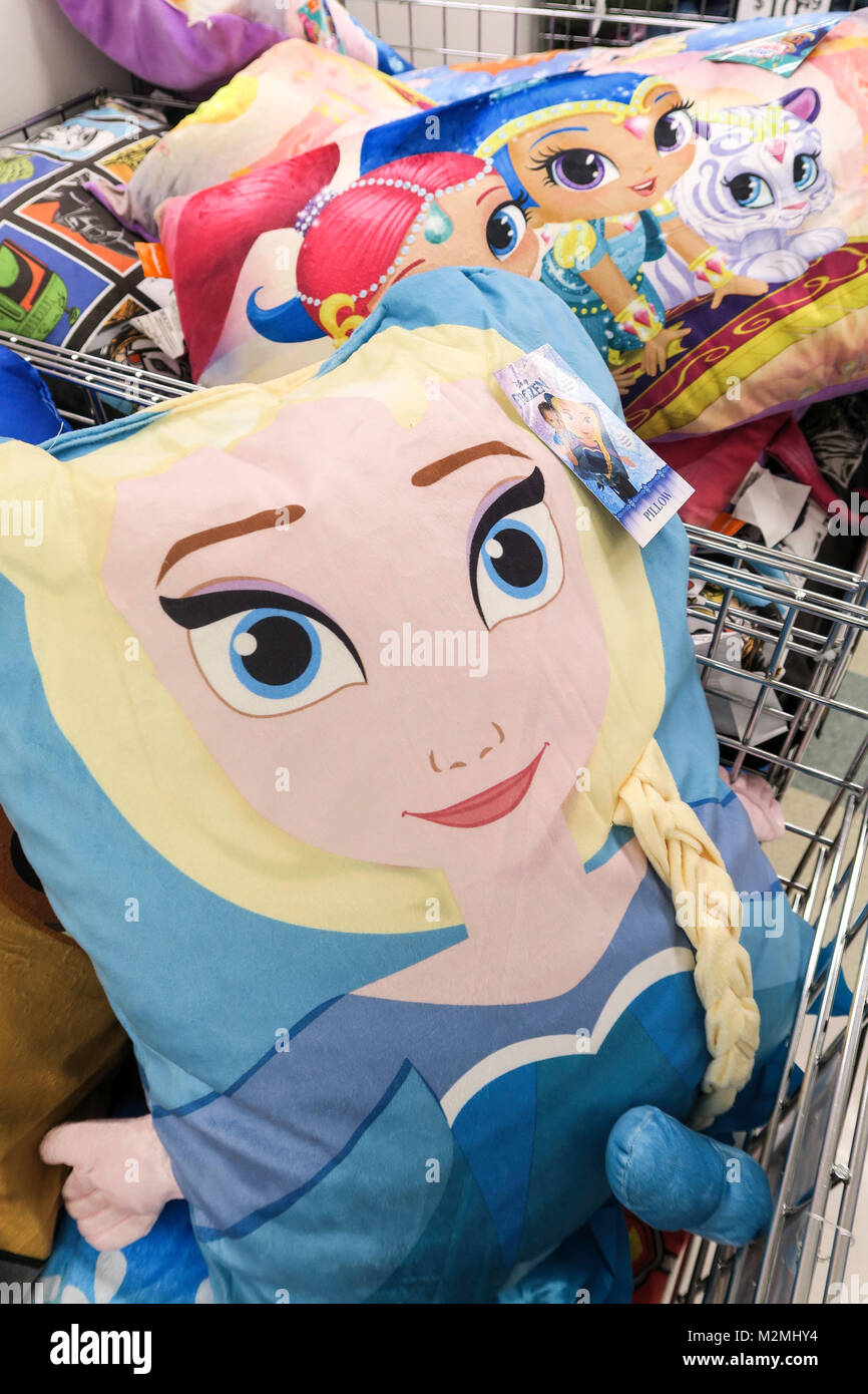 Disney's 'Frozen' cuscini a Kmart, NYC, STATI UNITI D'AMERICA Foto Stock