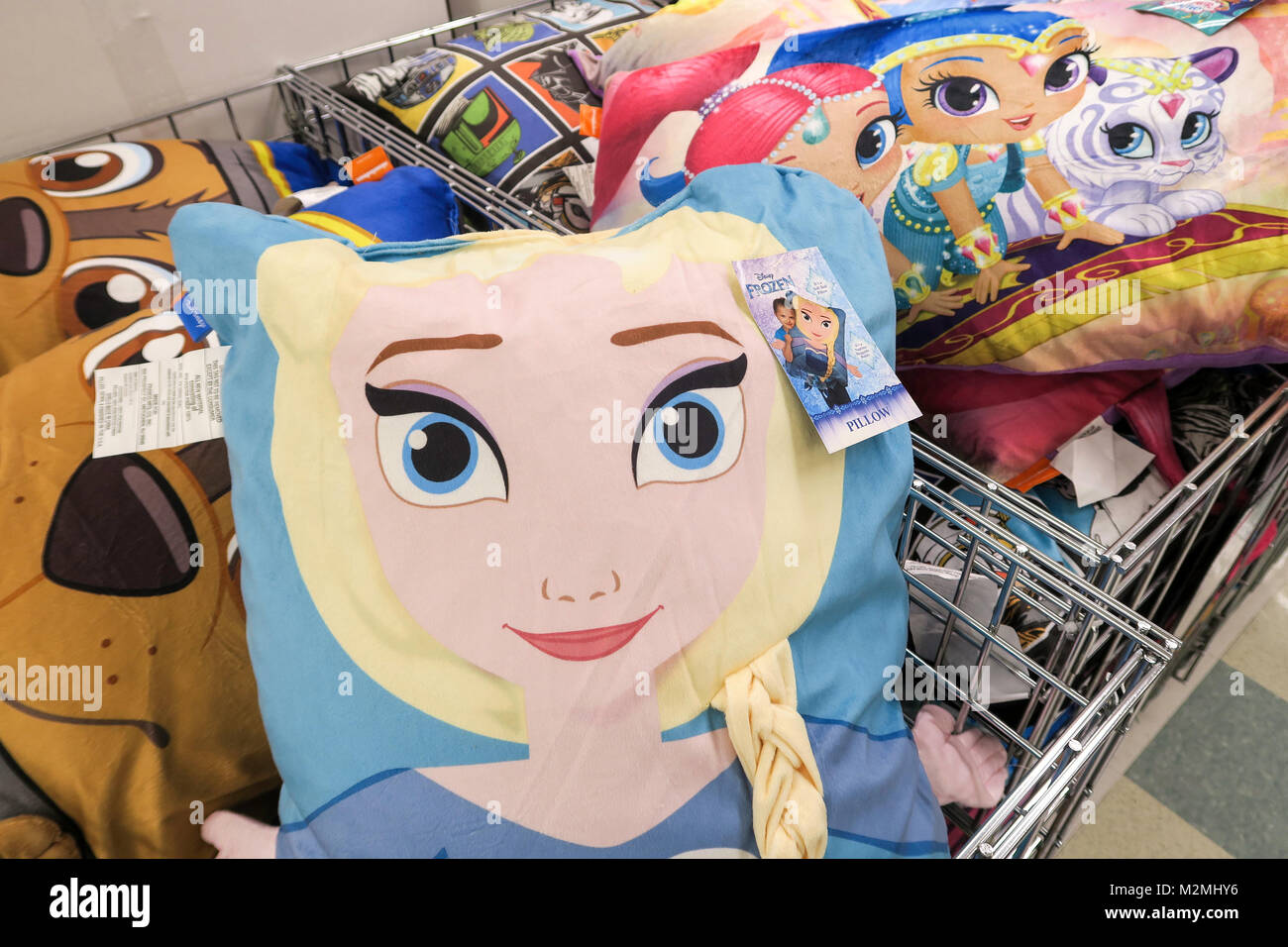 Disney's 'Frozen' cuscini a Kmart, NYC, STATI UNITI D'AMERICA Foto Stock