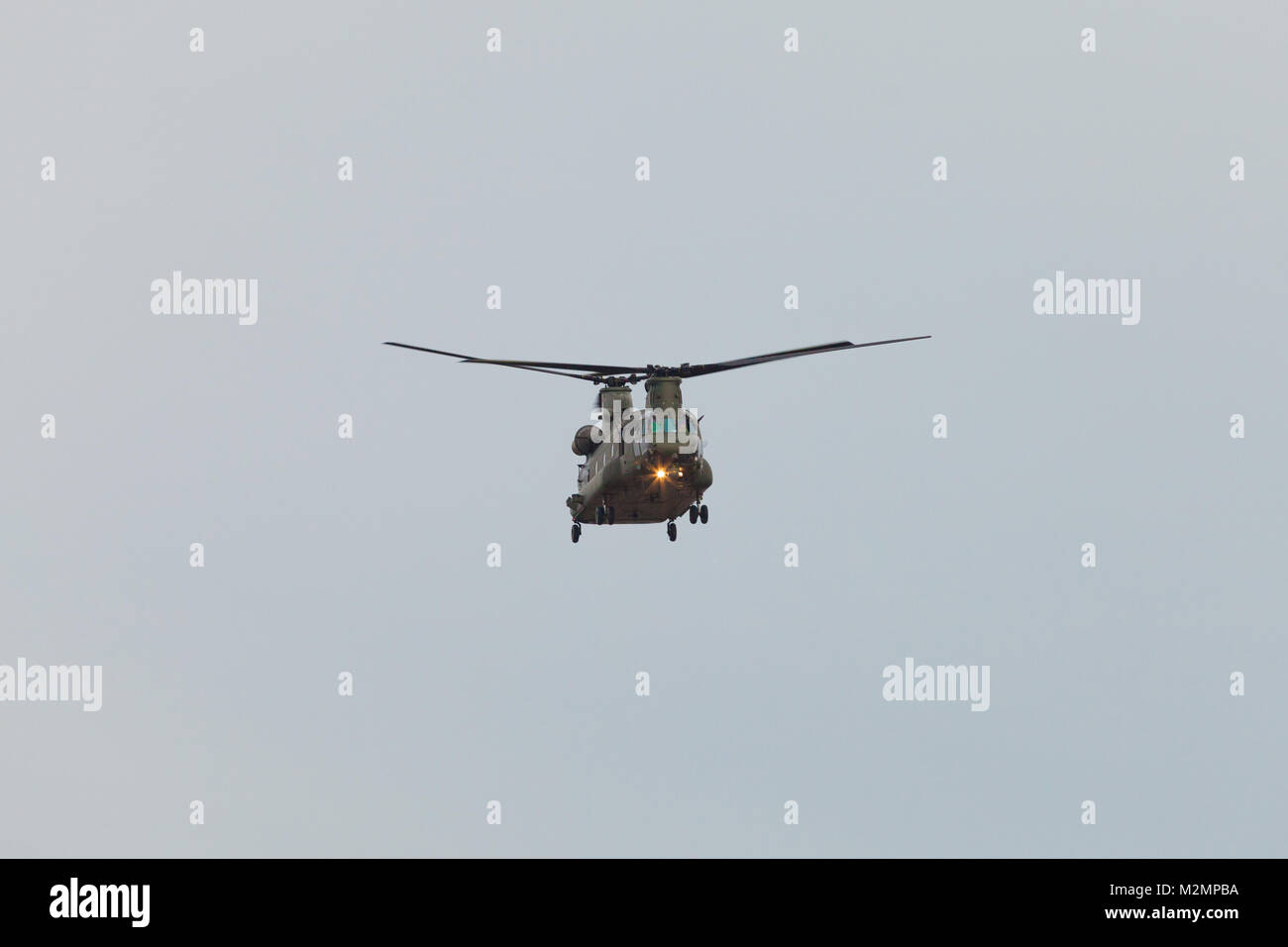 RAF Chinook venuta in terra su helipad nelle isole Falkland Foto Stock