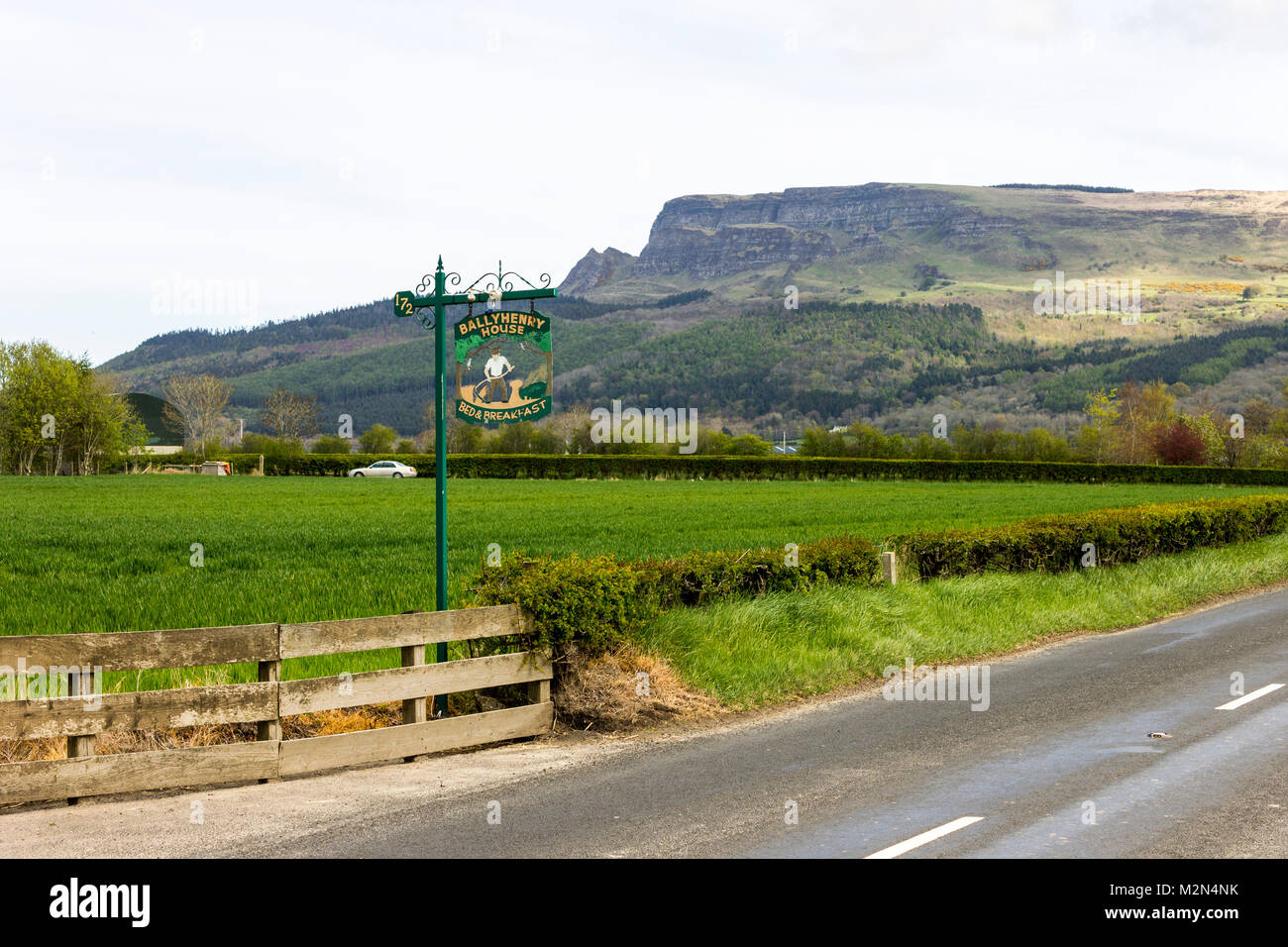 Binevenagh montagna in Irlanda del Nord, un popolare location del film di fantasia di spettacoli TV Foto Stock