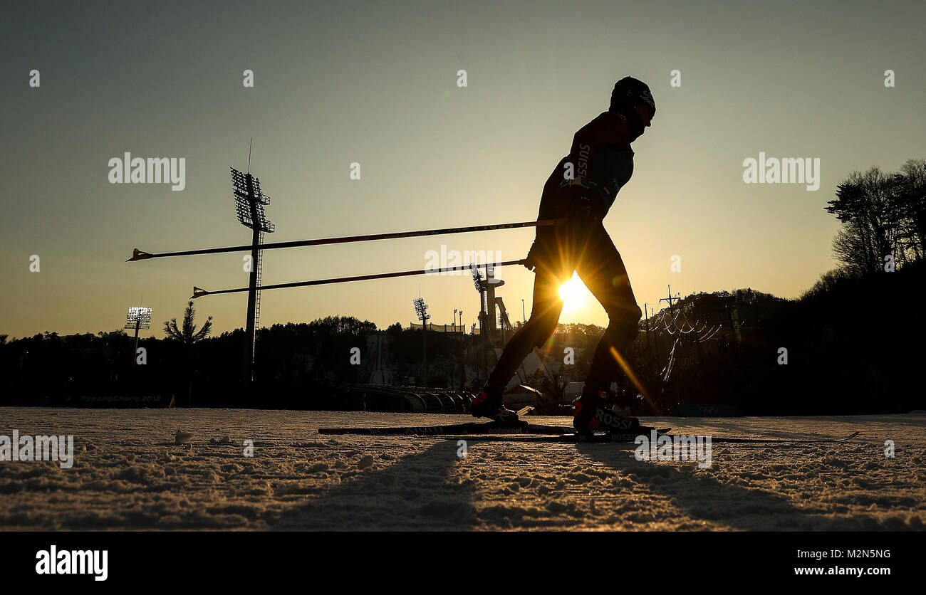 Un concorrente nella Womens Cross Country in formazione durante una giornata di anteprima al Alpensia Centro Biathlon, precedendo la PyeongChang 2018 Giochi Olimpici Invernali in Corea del Sud. Foto Stock