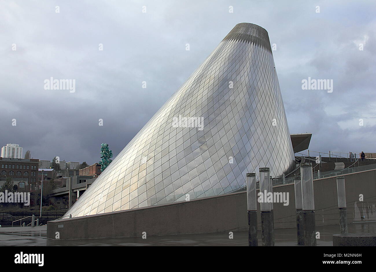 TACOMA, WASHINGTON - 16 gennaio 2016: la soffiatura del vetro a forma di cono con grande scalinata che lo avvolge. Tacoma Museo del Vetro Foto Stock