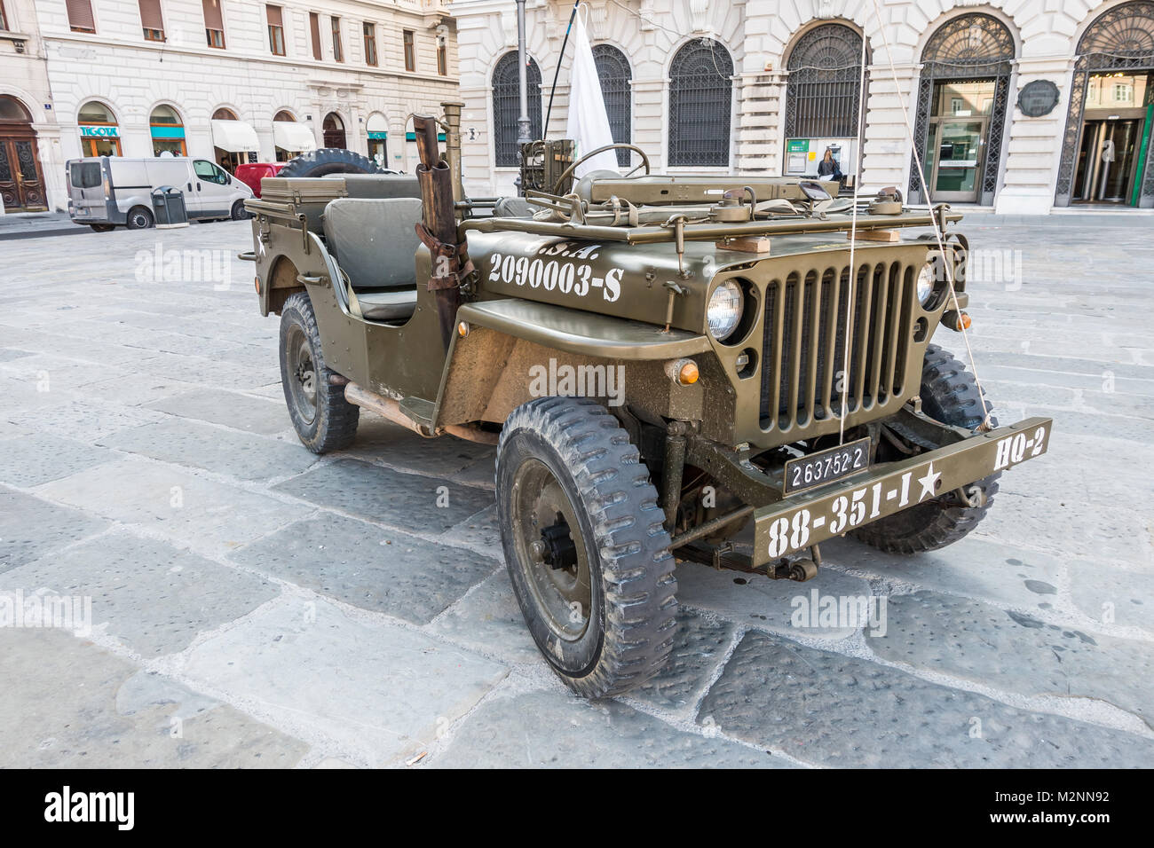 Trieste, Italia - 31 Marzo 2017: Esposizione di American auto d'epoca dalla guerra mondiale 2, Jeep Willys. Foto Stock