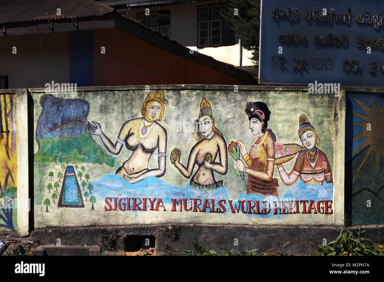 San Francesco Saverio's College di Nuwara Eliya Hill Country provincia centrale dello Sri Lanka la pittura murale di Sigiriya murales dai bambini della scuola Foto Stock