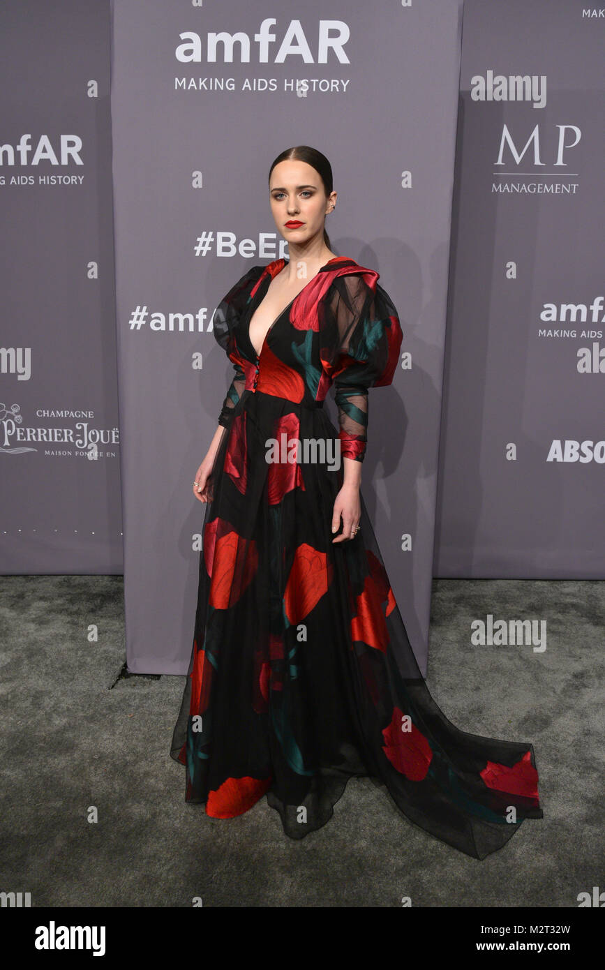 New York, Stati Uniti d'America. 7 febbraio, 2018. Rachel Brosnahan assiste il 2018 amfAR Gala New York alla Cipriani Wall Street il 7 febbraio 2018 nella città di New York. Credito: Erik Pendzich/Alamy Live News Foto Stock