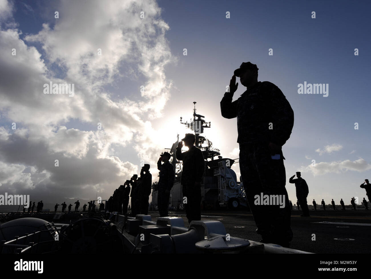 La USS Bonhomme Richard uomo le rotaie "rivoluzionario" Gator si discosta dalla #PACOM Foto Stock