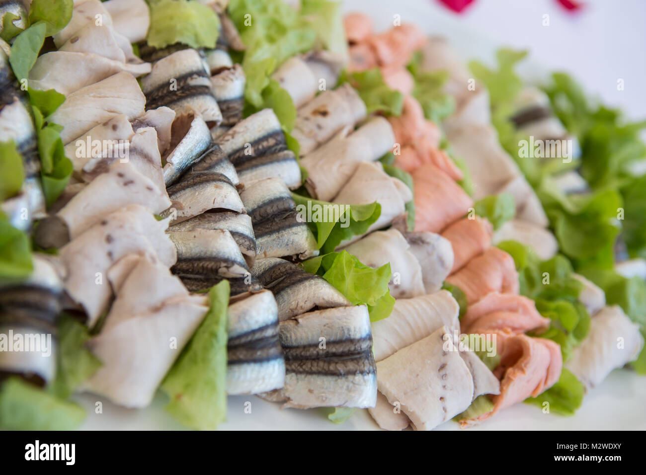 Deliziosi ANTIPASTI CROSTINI a bordo per tabella celebrativo Foto Stock