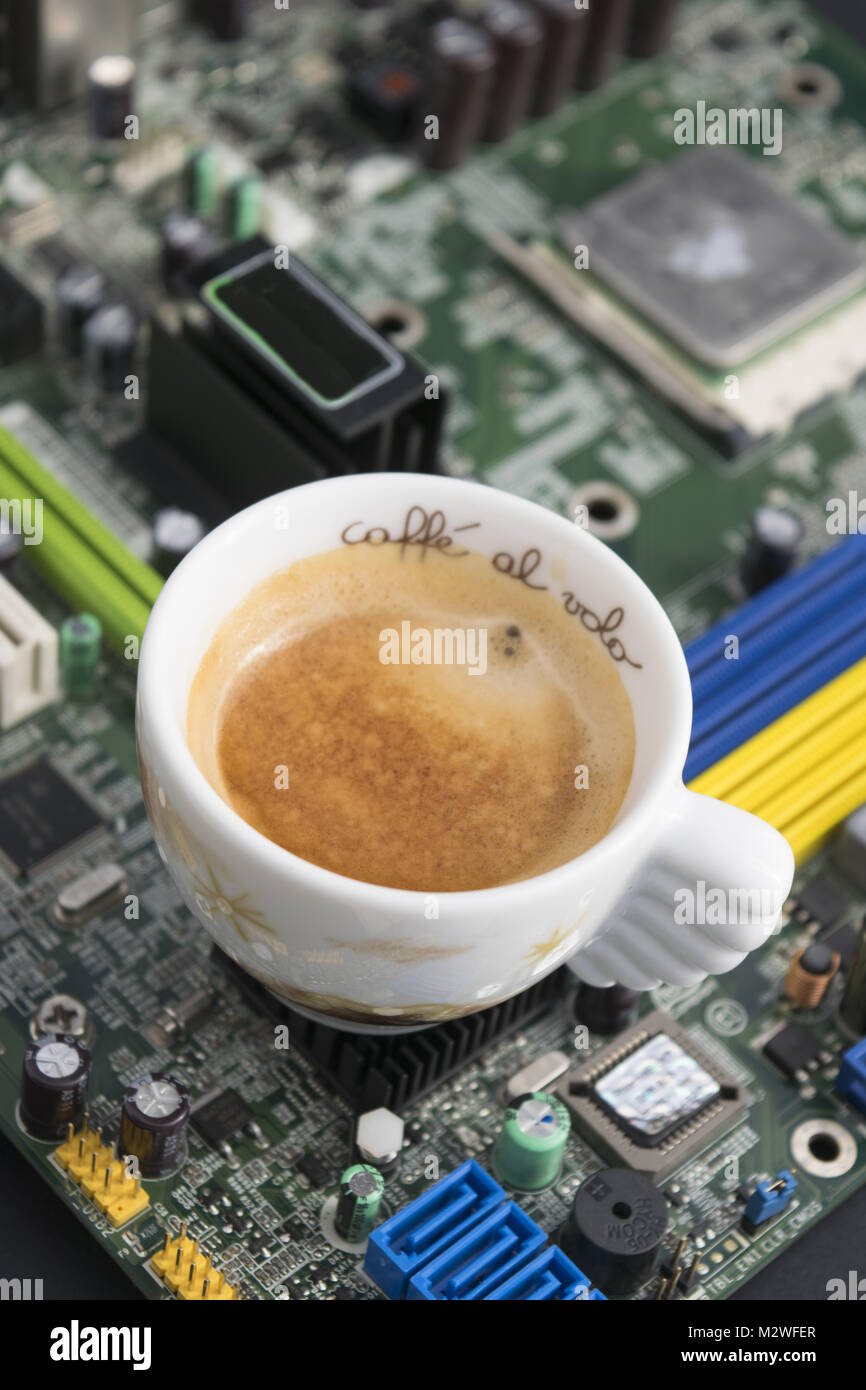 Rompere il lavoro in Electronic enterprise con un caffè espresso Foto Stock