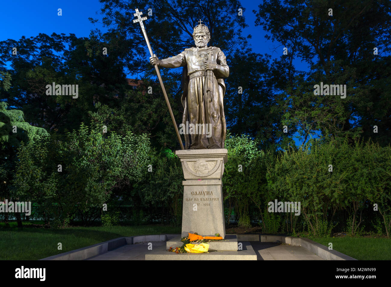 Notte foto di monumento del bulgaro Tsar Samuel, Sofia, Bulgaria Foto Stock