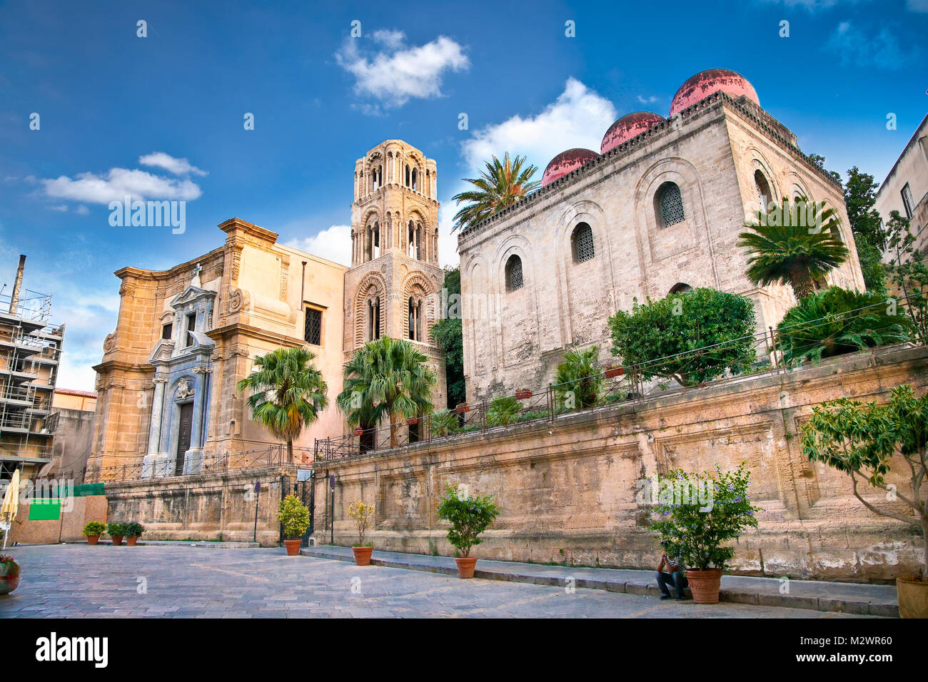 Chiesa di San Cataldo e la storica chiesa della Martorana su Piazza Bellini, Palermo. Sicilia. Foto Stock