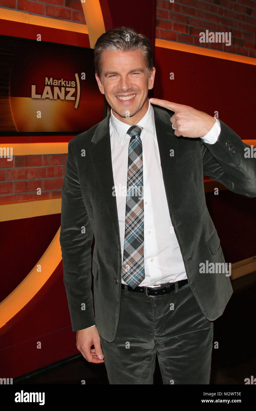 Markus Lanz mit Wettschuld Schnauzbart aus Wetten Dass (Movember), Aufzeichnung von Markus Lanz im Studio Stahltwiete, Amburgo, 11.11.2014 Foto Stock