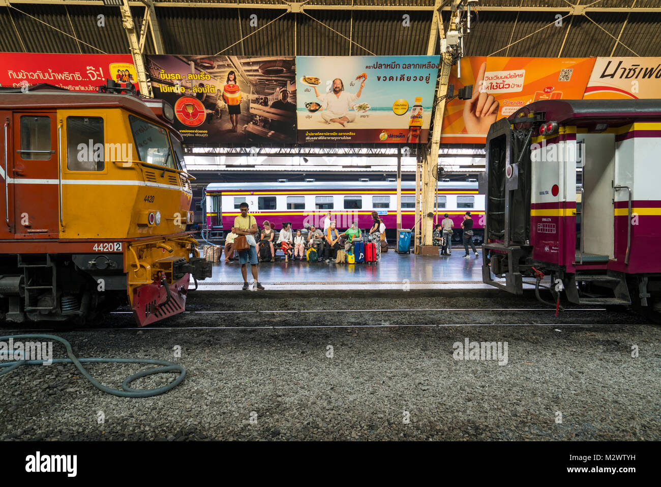 I binari del treno in corrispondenza di Hualamphong Stazione ferroviaria a Bangkok Foto Stock