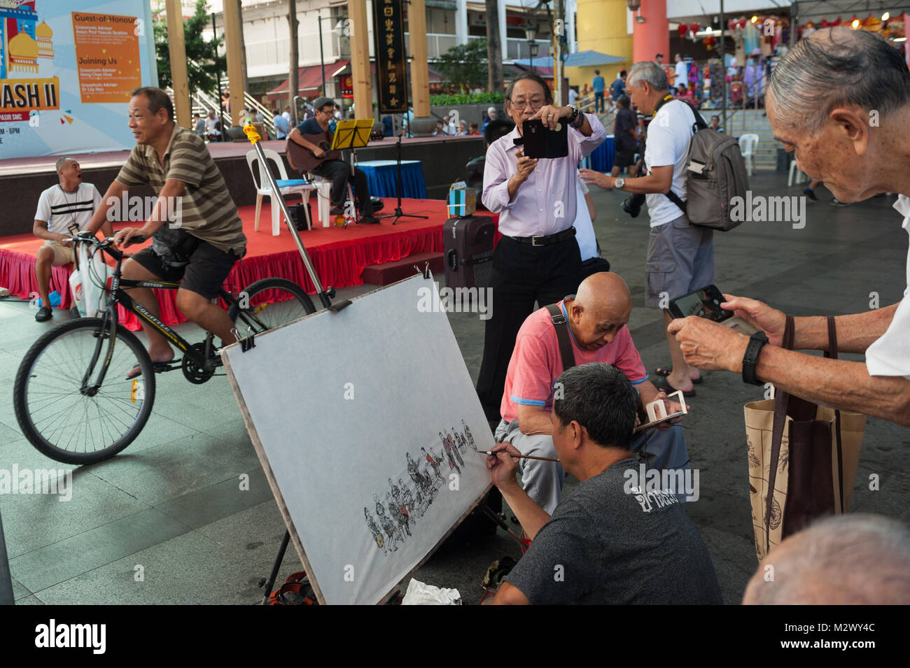 21.01.2018, Singapore, Repubblica di Singapore, in Asia - vita movimentata su una domenica pomeriggio al Kreta Ayer Square a Singapore il quartiere Chinatown. Foto Stock