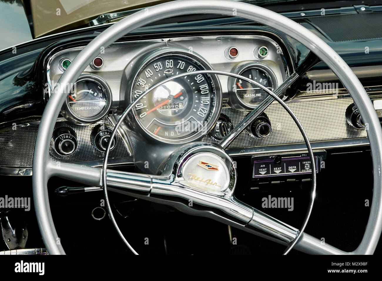 I dettagli dell'interno e il cruscotto di un 1950 Chevrolet Bel Air Foto Stock