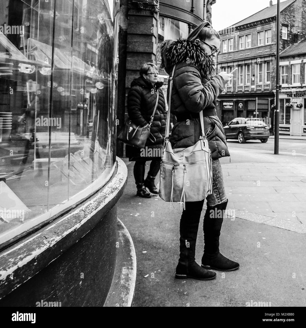 La gente attorno al centro cittadino di Leeds, West Yorkshire, Inghilterra, Regno Unito Foto Stock