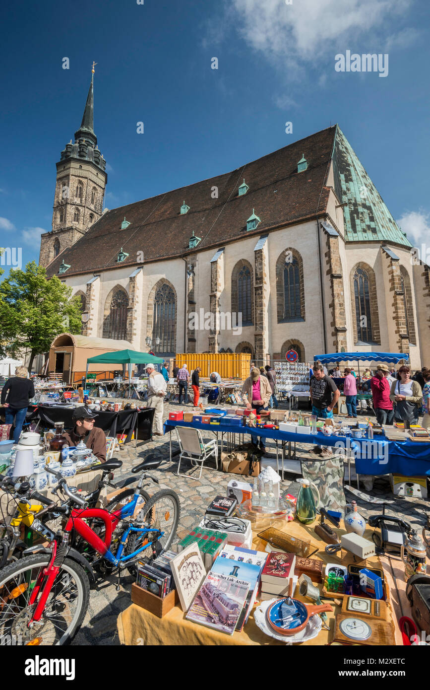 Fiera di strada di domenica, Dom St Petri (San Pietro Cattedrale) Al Fleischmarkt (carne Piazza del Mercato) a Bautzen, Superiore Lusazia regione della Sassonia, Germania Foto Stock