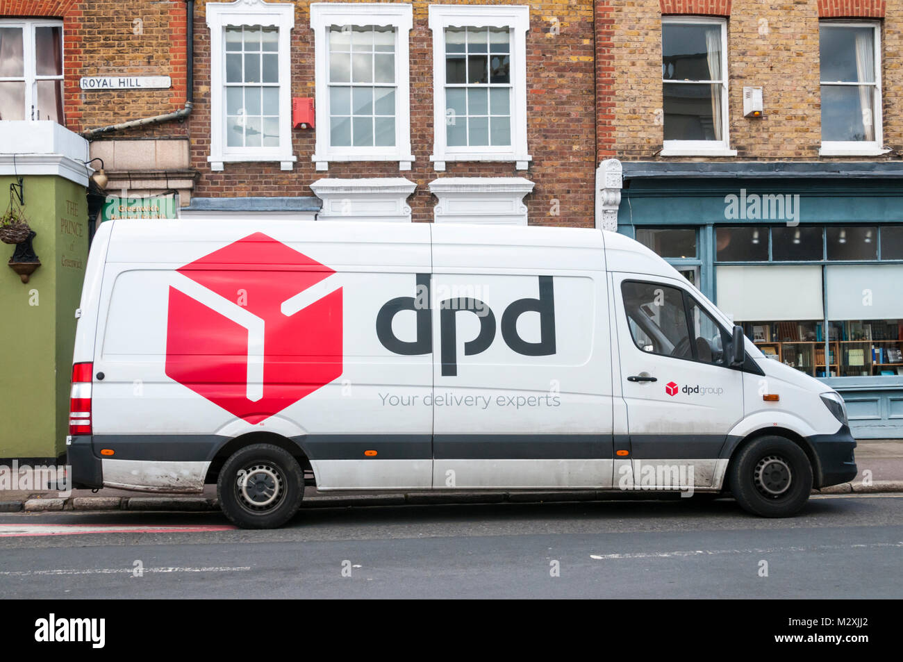 Un DPD parcel delivery van nel sud di Londra. Foto Stock