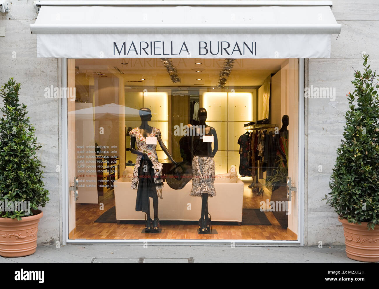 Esclusivo negozio di abbigliamento, Rimini, Emilia Romagna, Italia Foto  stock - Alamy