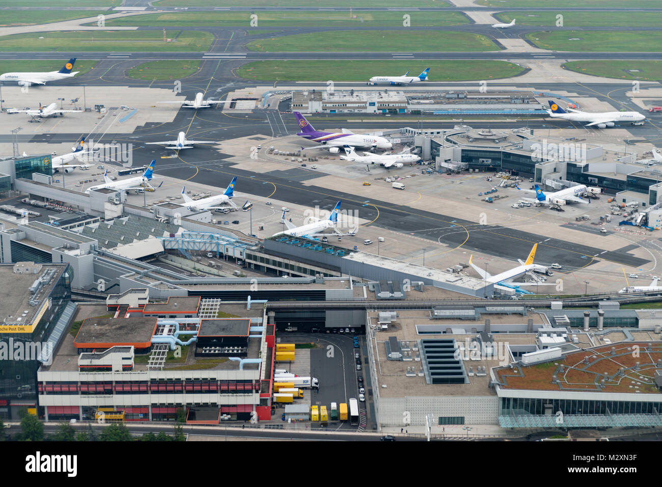 Germania, Hessia, Francoforte, discesa sull'aeroporto. Foto Stock