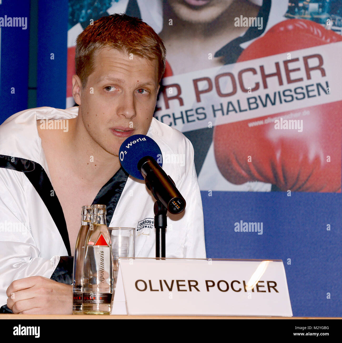 Oliver Pocher bei der Pressekonferenz in der O2 World di Berlino " Gefährliches Halbwissen' Foto Stock