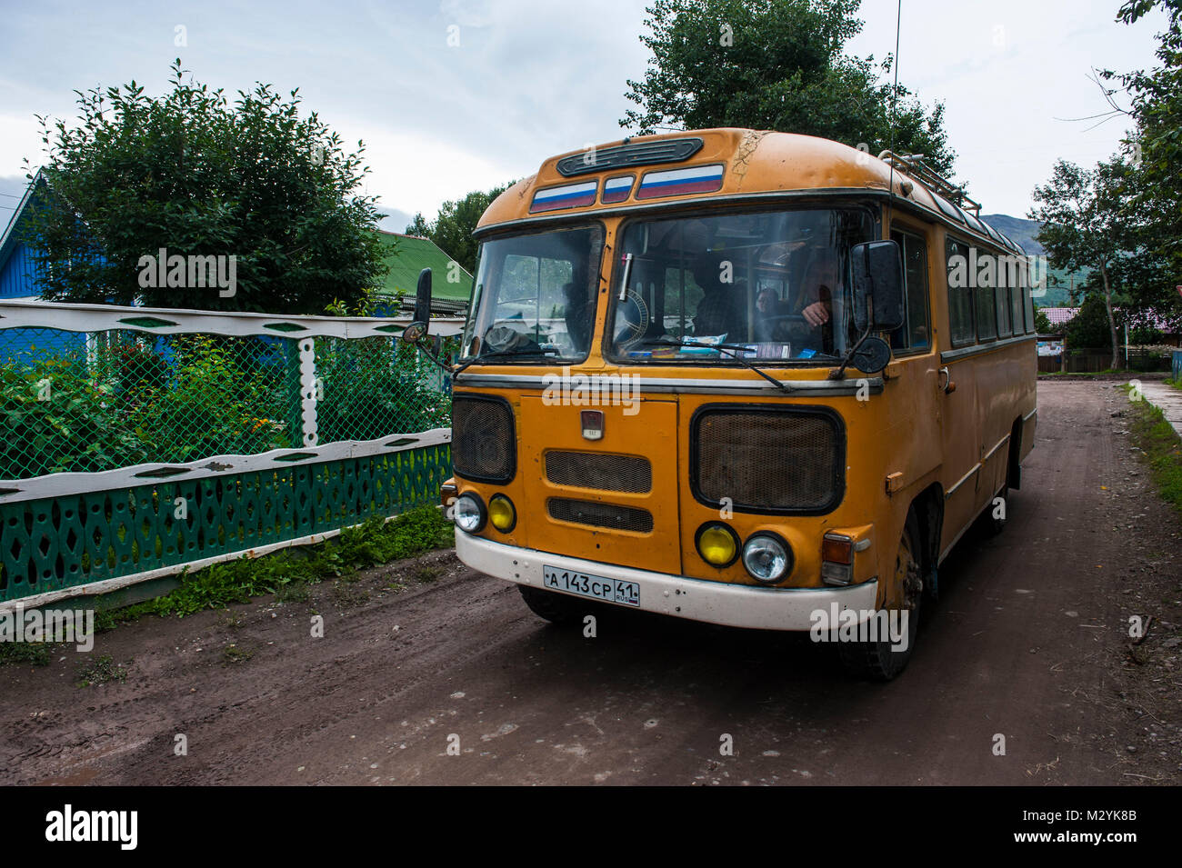 Vecchio bus russo in esso, la Kamchatka, Russia Foto Stock