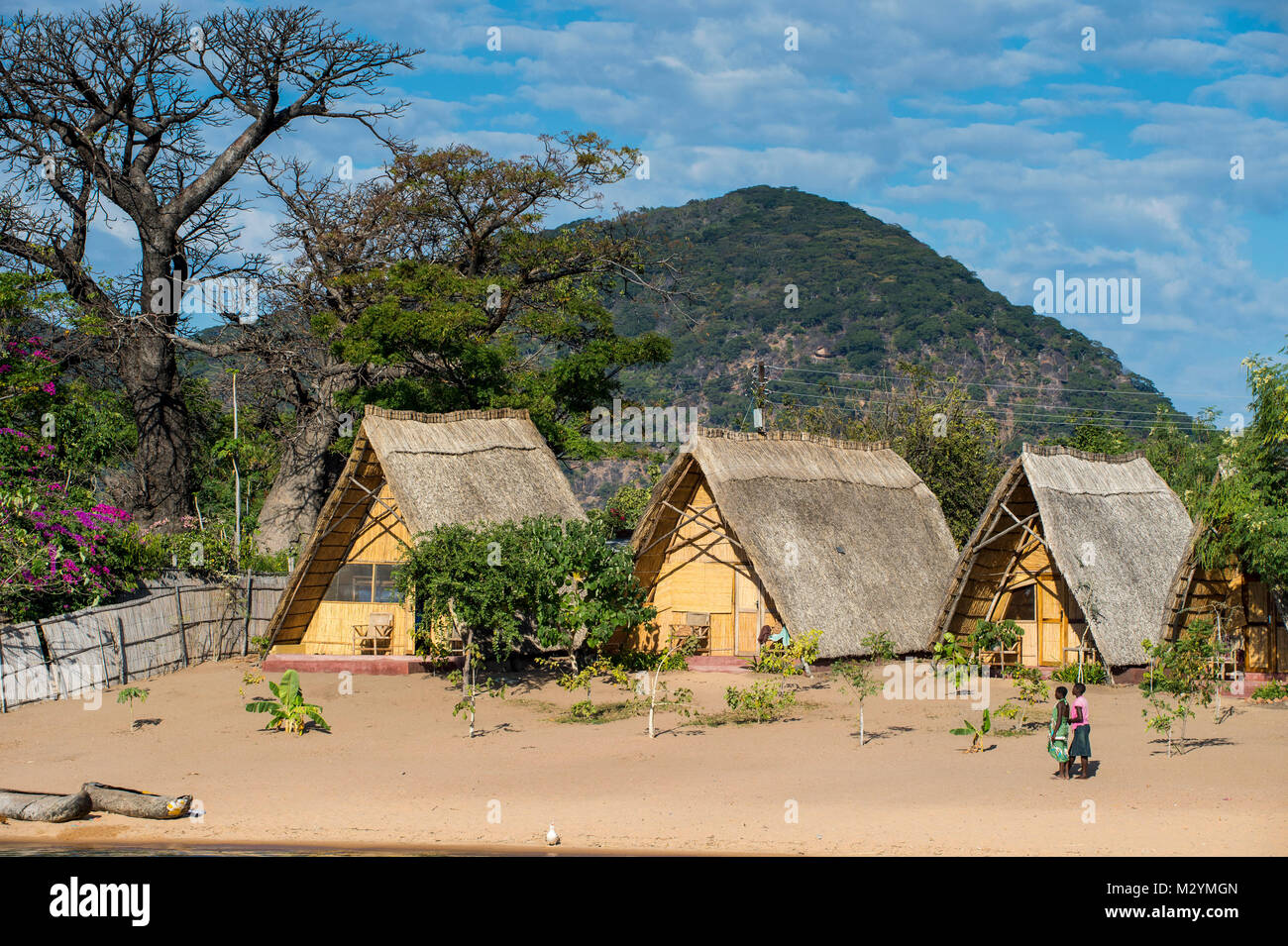 Resort e costruire in maniera tradizionale su Cape Maclear, il Lago Malawi Malawi, Africa Foto Stock