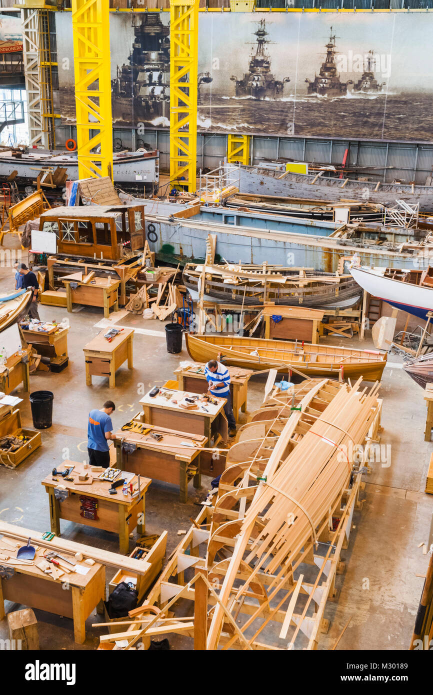 Inghilterra, Hampshire, Portsmouth, Portsmouth Historic Dockyard, Boathouse 4, storico battello la riparazione Foto Stock