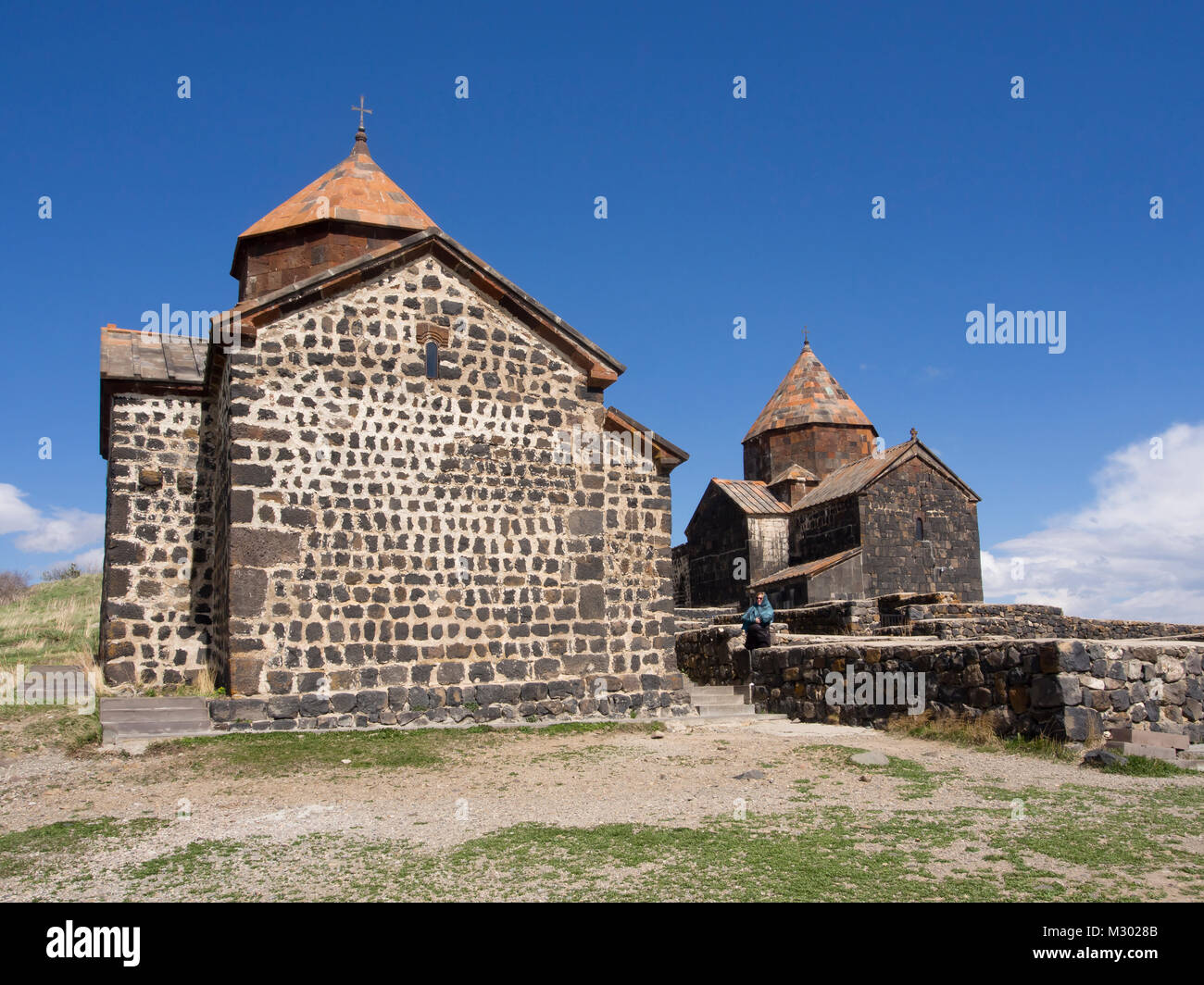 Monastero di Sevanavank su una penisola del lago Sevan in Armenia, un molto visitata attrazione turistica con storico e importanza religiosa Foto Stock
