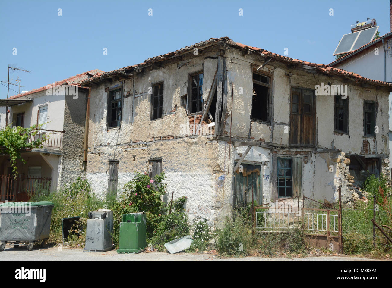 Casa abbandonati in Kapnofyto villaggio nel nord della Grecia, Europa Foto Stock