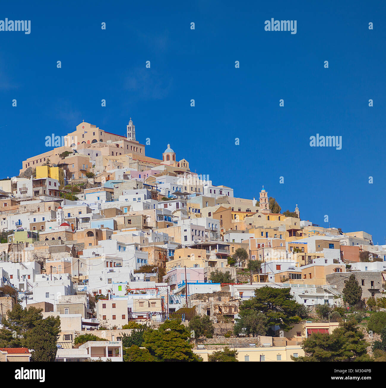 Hermoupolis città sulla collina .vista di Ano Syros. Foto Stock