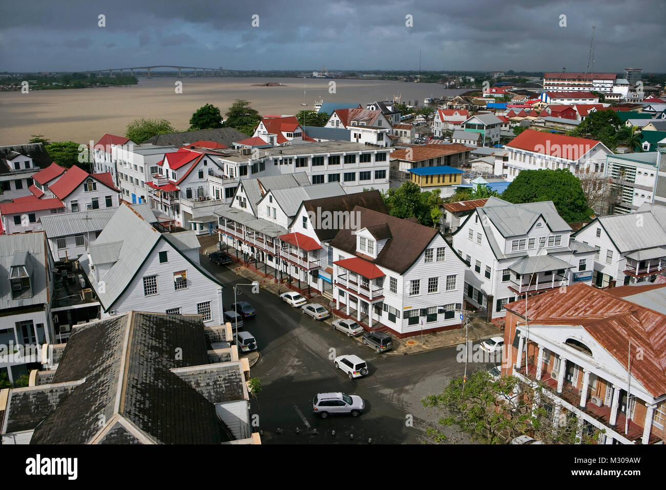 Il Suriname, Paramaribo, la vista sul centro storico e sul fiume