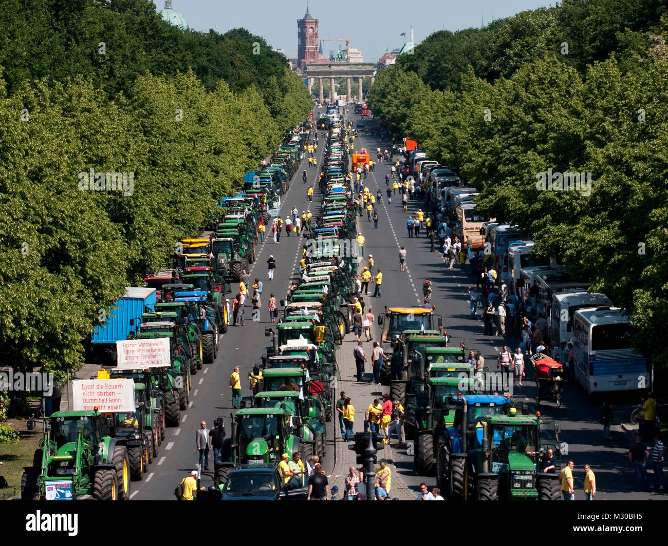 Traktor-Demo der Bauern löst Verkehrschaos aus Foto Stock