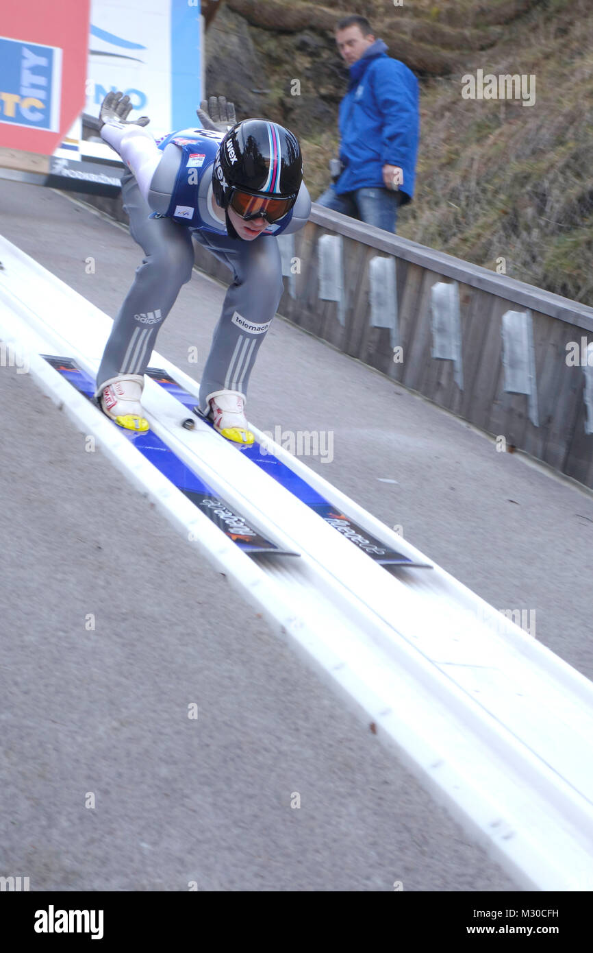 Forerunner inizia prima dell'inizio del campionato del mondo per donne presso il punto di inizio di Ski Jumping Hill, Ljubno. La Slovenia. 27. januar 2018 Foto Stock