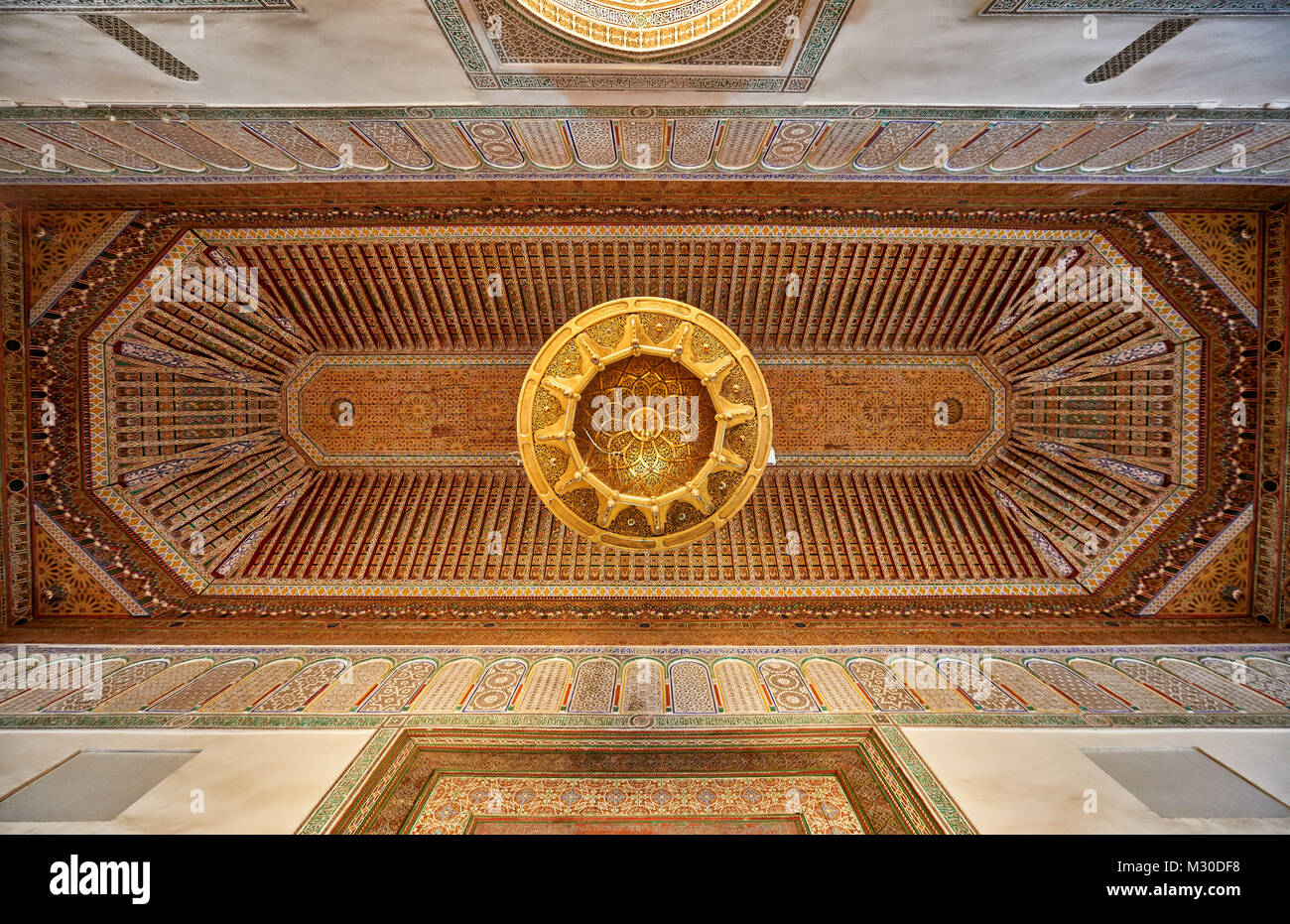 Golden soffitto decorato in museo de Marrakech Marrakesh, Marocco, Africa Foto Stock