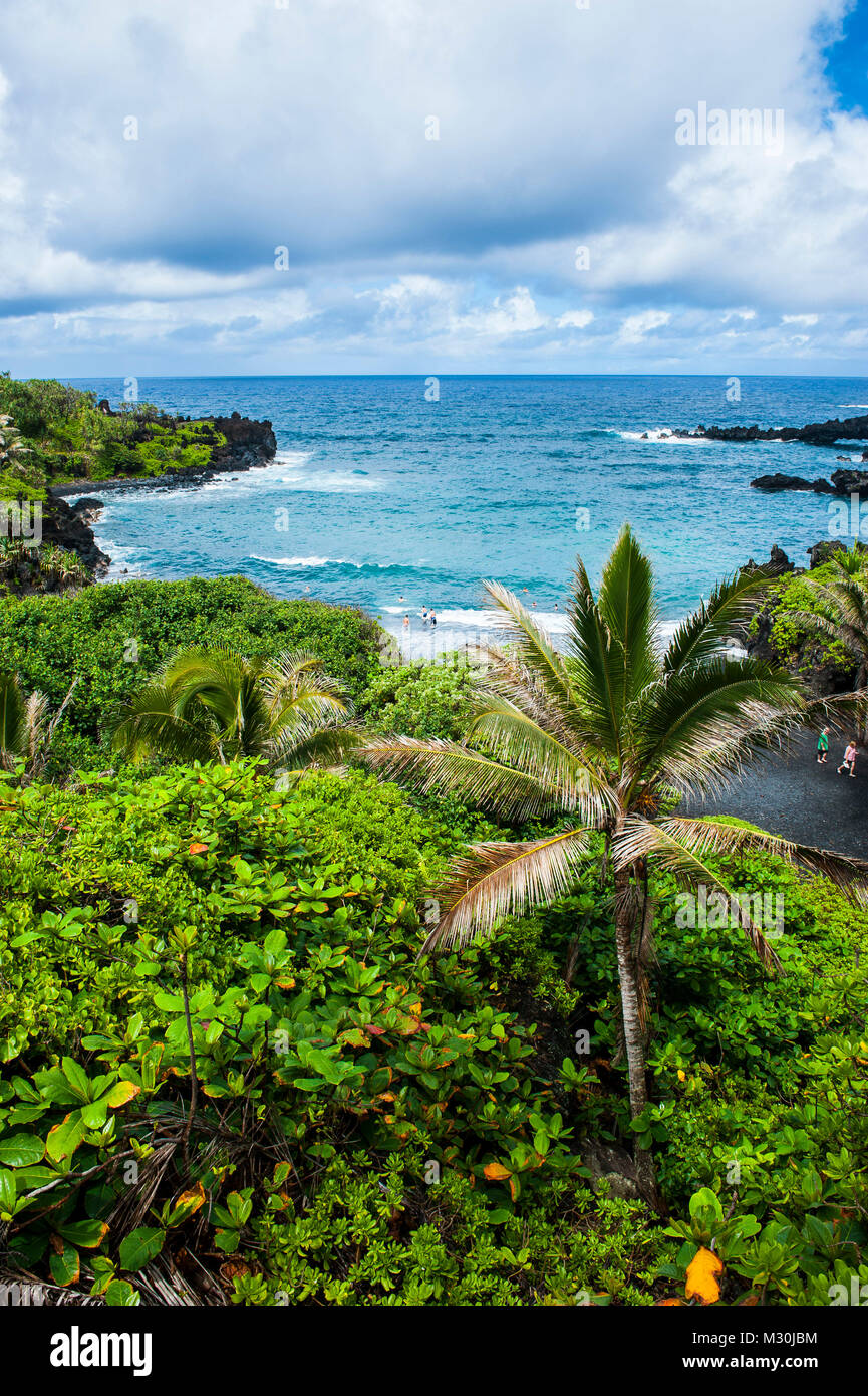 Spiaggia Pailoa a Waianapanapa state park lungo la strada a Maui, Hawaii Foto Stock